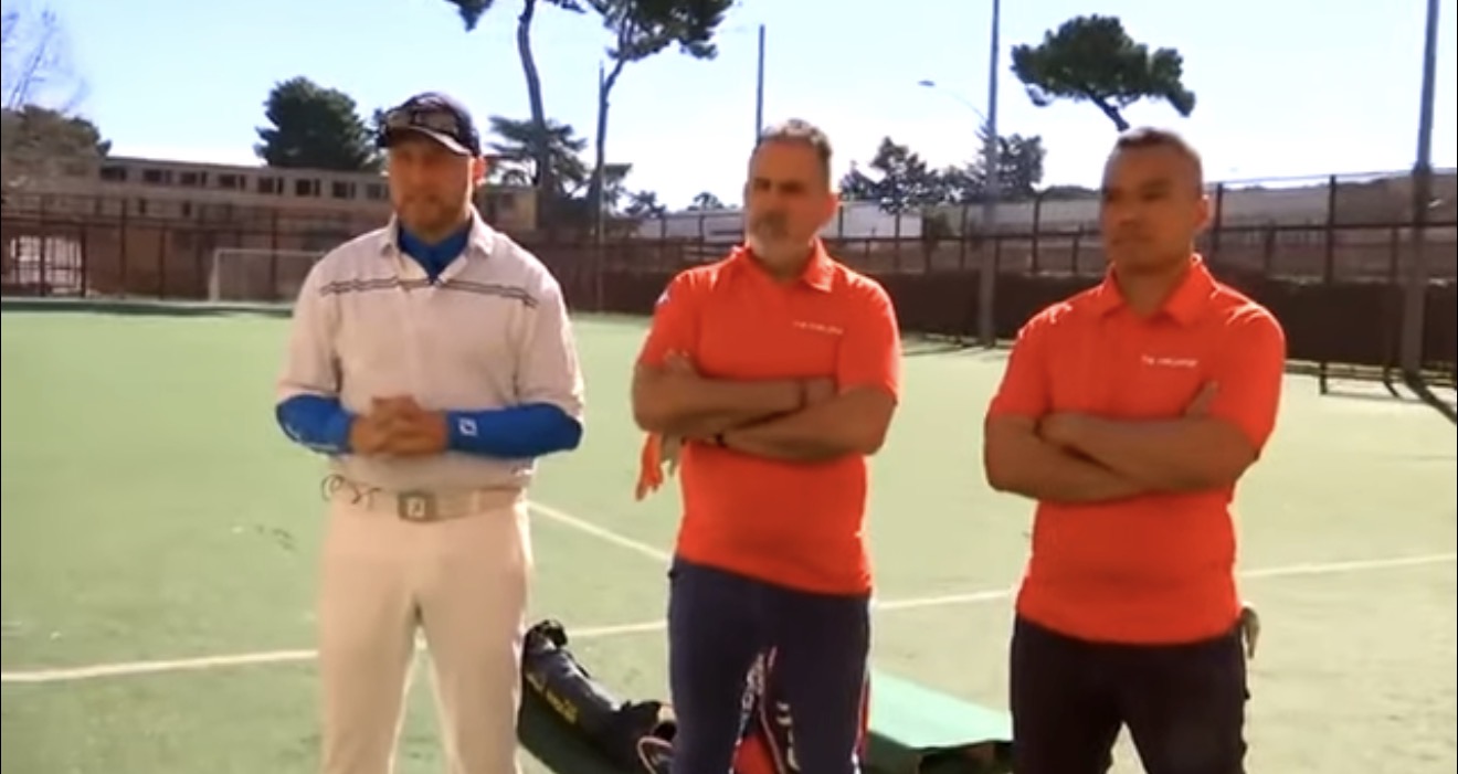 Attività pratica con bastoni e attrezzatura da golf all’interno dell’istituto